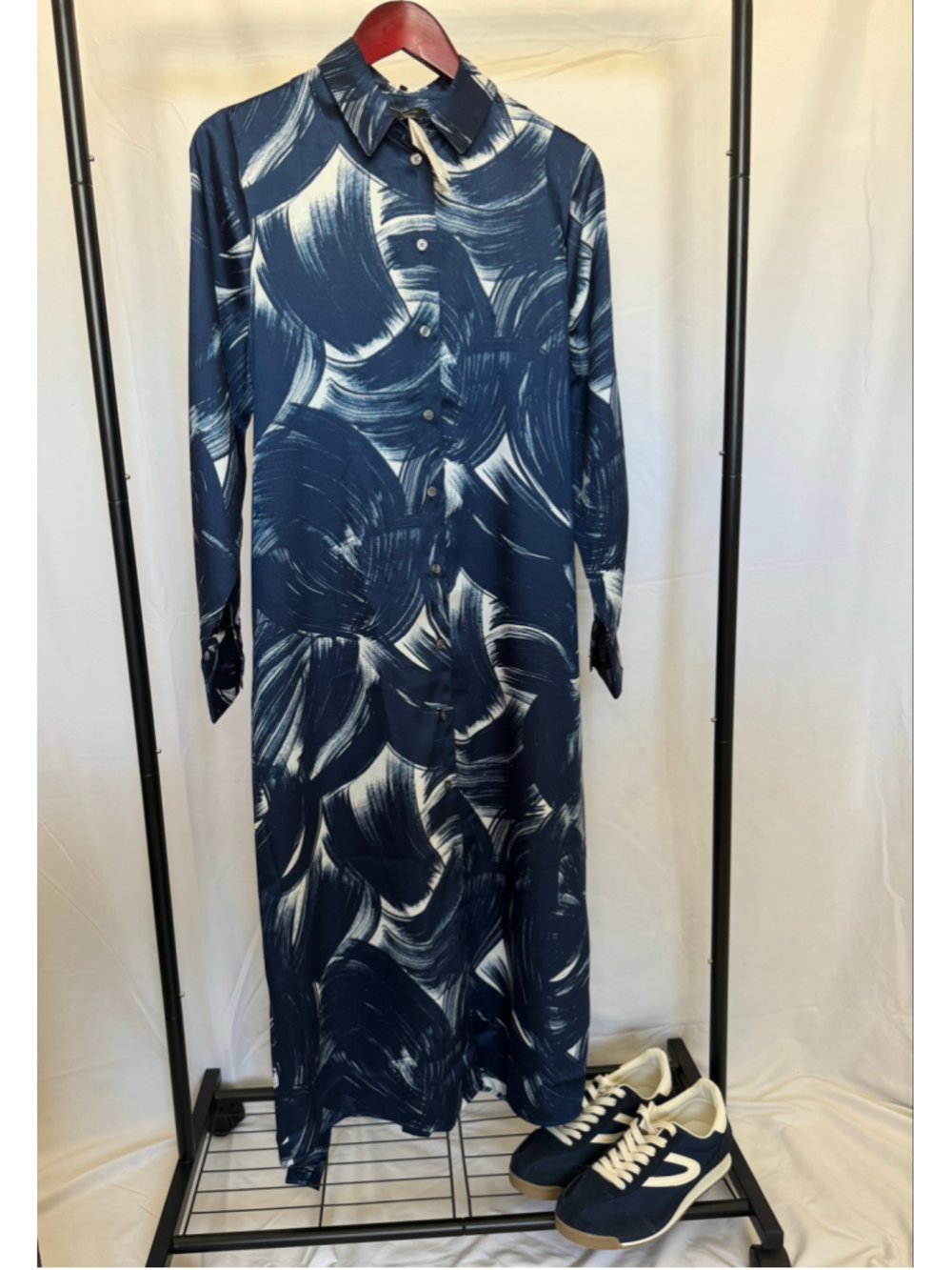 Women's Banana Republic Tie-Waist Midi Shirtdress Size M in Blue Paint Splash - Picture 3 of 8
